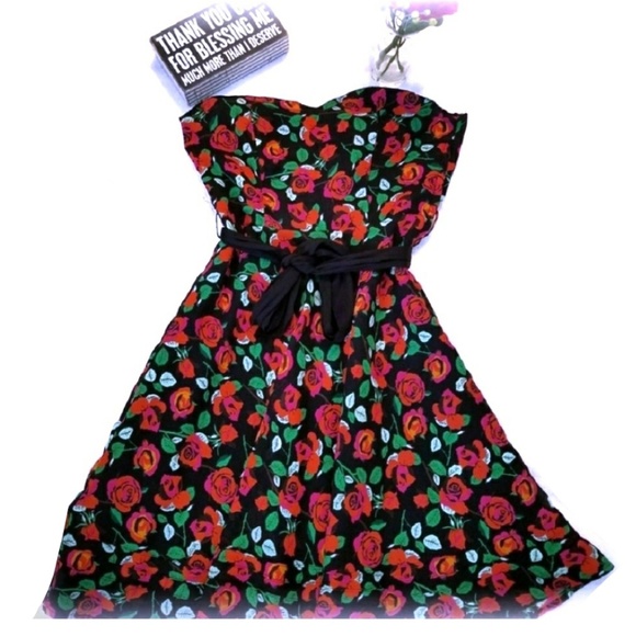 H&M Dresses & Skirts - H&M Floral Strapless Pinup style Tie Swing Dress